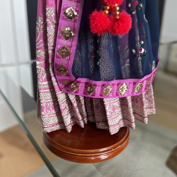 Indian Barbie on Stand - Collectors Item- Excellent Condition - Picture 5 of 9